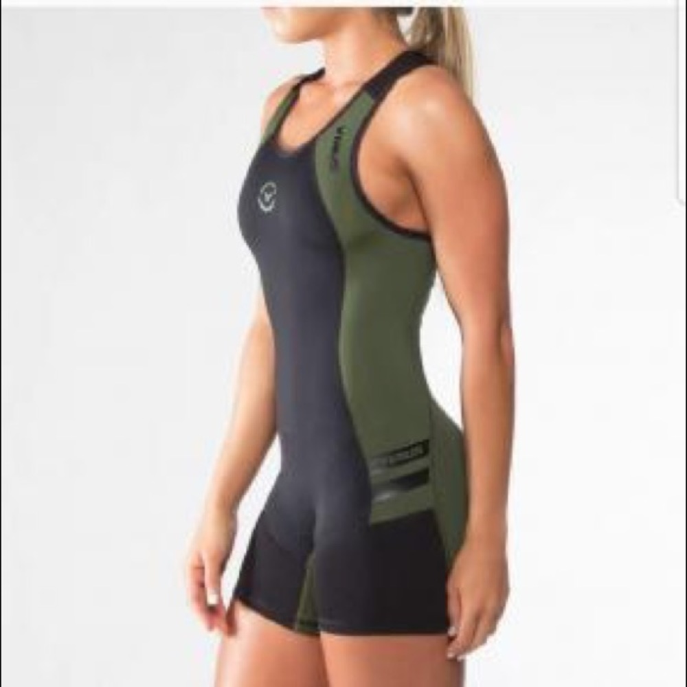 Virus weightlifting singlet